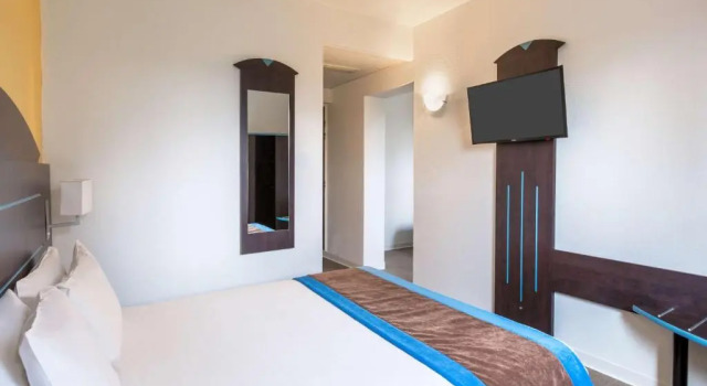 Четырёхместный семейный номер Standard Sure Hotel by Best Western Saint-Amand-Les-Eaux