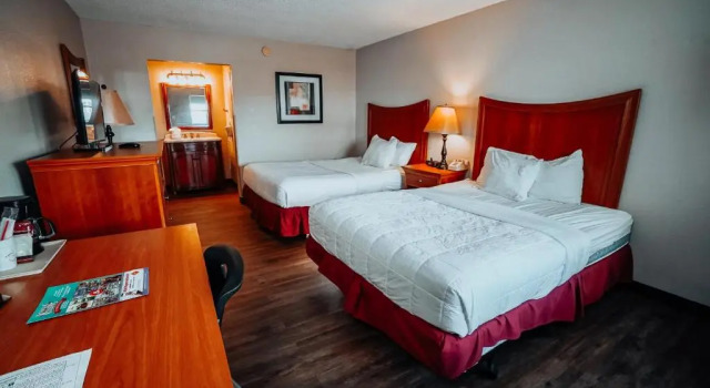 Четырёхместный номер Standard Lamplighter Inn & Suites - North