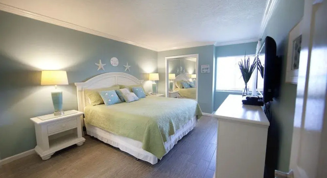 Gulf Shore Condo #204 - 2 Br condo by RedAwning, Book Lejlighed Destin Emerald Coast