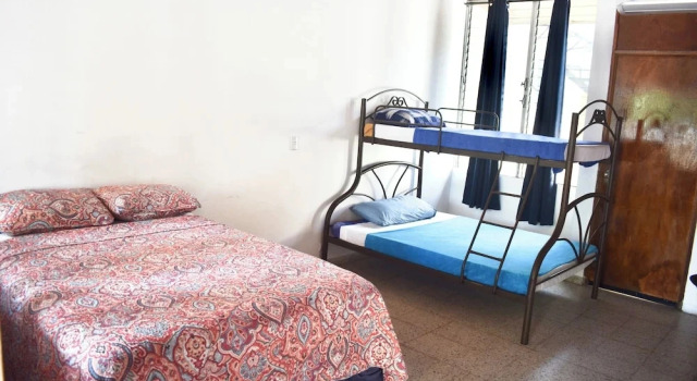 Семейный номер Standard с балконом Volcano Hostal y Restaurante