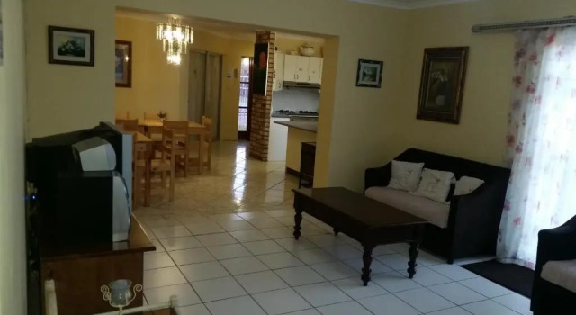 Ebenezer Guesthouse Bluewater Bay, Забронировать Гостевой дом Блууотер-Бэй Порт-Элизабет, рядом с Swartkops River