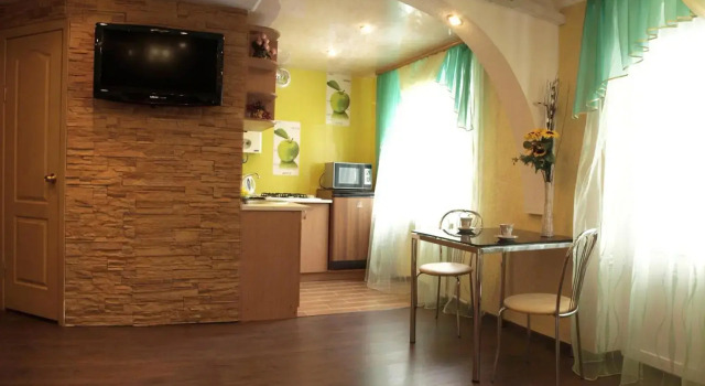 Квартира на проспекте Александра Поля с ромашками (Apartment on the Oleksandra Polia avenue with chamomiles), Book Lejlighed Dnepropetrovsk 
