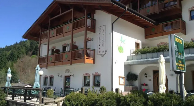 Hotel Pineta, Забронировать Отель Отели Фьяве 3 звезды, 3*