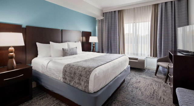 Двухместный люкс с 2 комнатами Best Western Plus Ambassador Suites