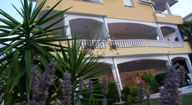 Apartments Kasalo, Забронировать Апартаменты/квартира Отели Трогир с бассейном, рядом с Church of St. Barbara, Бассейн