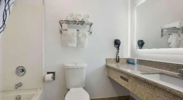 Четырёхместный номер Standard SureStay Hotel By Best Western Tuscaloosa Southeast