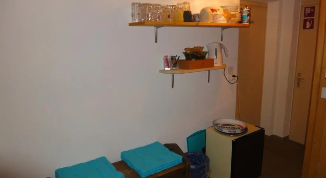 Lehmanns Herberge Hostel, Забронировать Хостел Отели Гриндельвальд с парковкой, рядом с Горнолыжный подъемник Фирстбан, Парковка