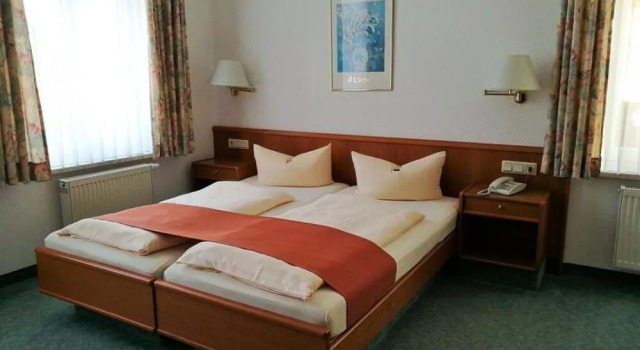 Hotel-Pension Am Kurpark, Prenota Affittacamere Hotel a Garz con parcheggio, Parcheggio