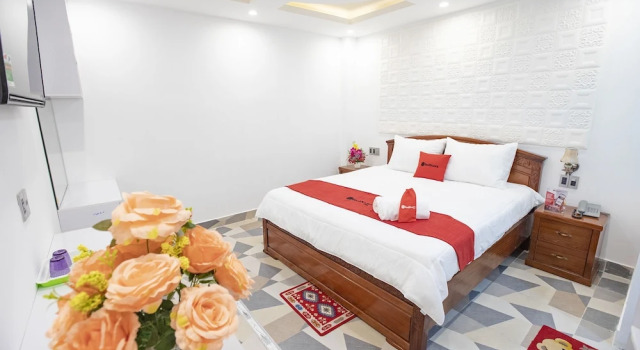 RedDoorz Plus @ Cach Mang Thang 8 Street, Забронировать Отель District 10 провинция Хошимин