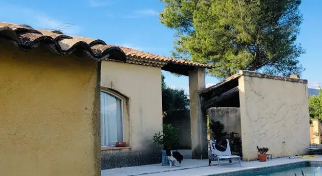Villa dans le LUBERON à 2 km de LOURMARIN