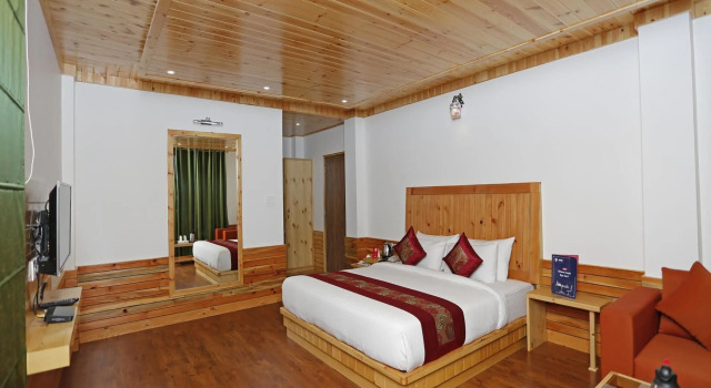 OYO Premium 163 Shimla Green Woods
