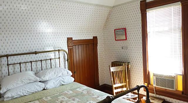 The Hood House Bed & Breakfast Inn, Забронировать Отель Саратога Вайоминг, рядом с Парк «Ветеранс-Айленд»