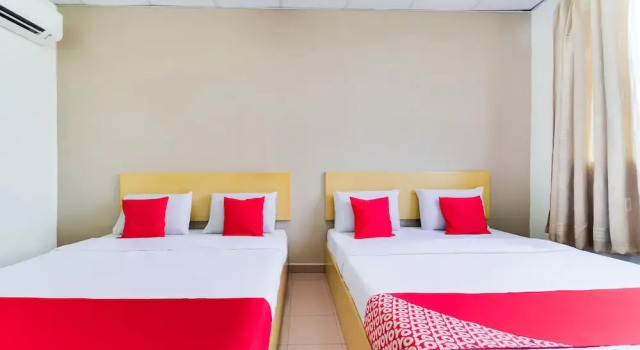 Люкс OYO 89461 CP Hotel