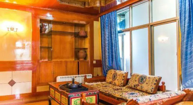 Lhasa Zangtaofang Hotel, Rezerwuj Hotel Lhasa Xinjiang, w pobliżu Ramoche Temple
