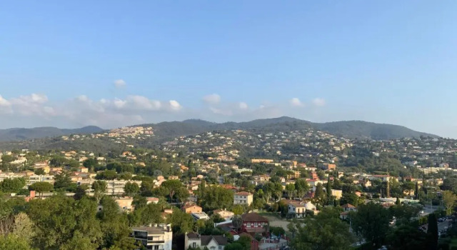 Апартаменты Cannes Marina Résidence Le Surcouf - Studio de 28m2 au 10ème étage avec piscine, terrasse, parking, vue montagne et port : Mandelieu-La Napoule