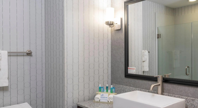 Двухместный номер Standard Holiday Inn Express & Suites Columbus - Polaris, an IHG Hotel