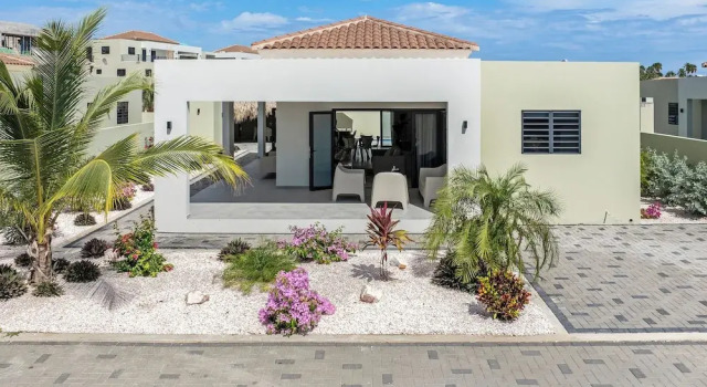 Infinity Blue villa with private pool at Mambo Beach
