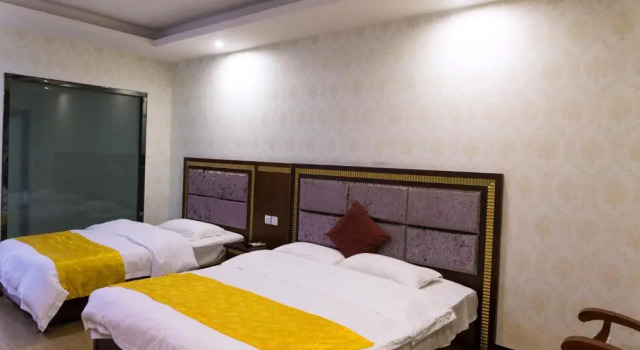 Двухместный семейный номер Standard Emeishan Hongzhao Hotel