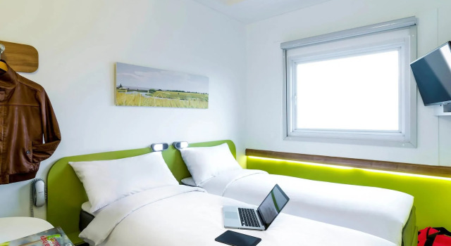 Deka Hotel Surabaya HR Muhammad, Varaa Hotelli Sukomanunggal East Java