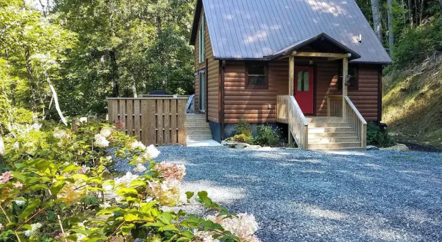 Коттедж Hot Tub & Views: Charming Bryson City Cabin!