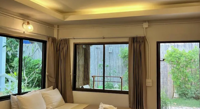 Четырёхместное бунгало Standard с балконом Pens Bungalow Koh Phangan