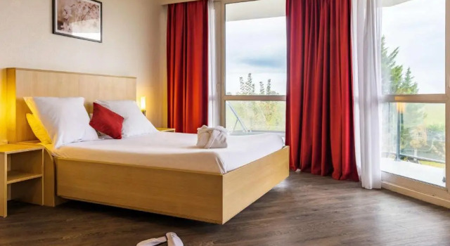 Двухместный люкс с балконом Novotel Senart Golf De Greenparc