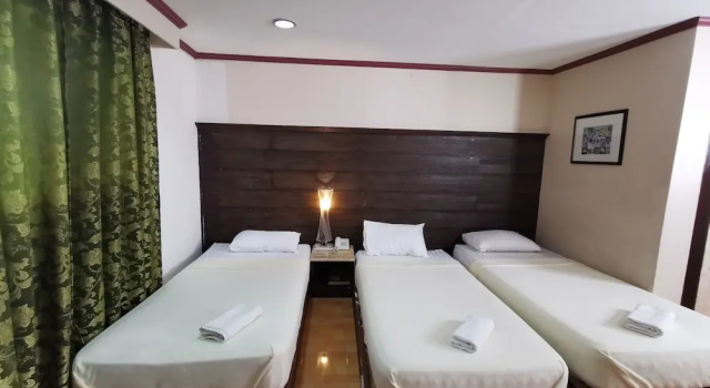 Номер Standard с видом на бассейн Cebu Hilltop Hotel