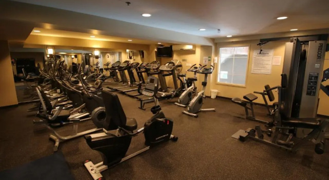 Люкс с видом на озеро Waterscapes Resort by Discover Kelowna Resort Accommodations