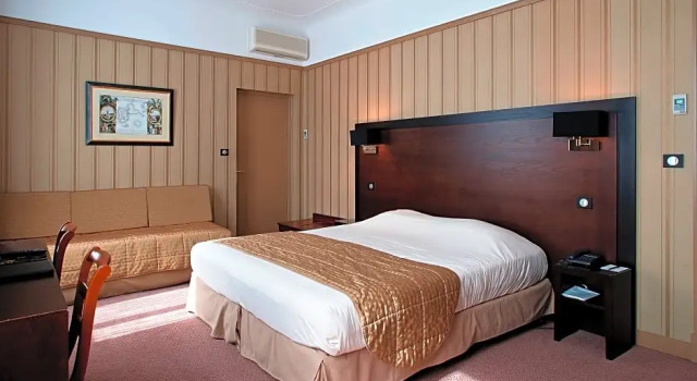 Номер Superior Grand Hôtel de Tours