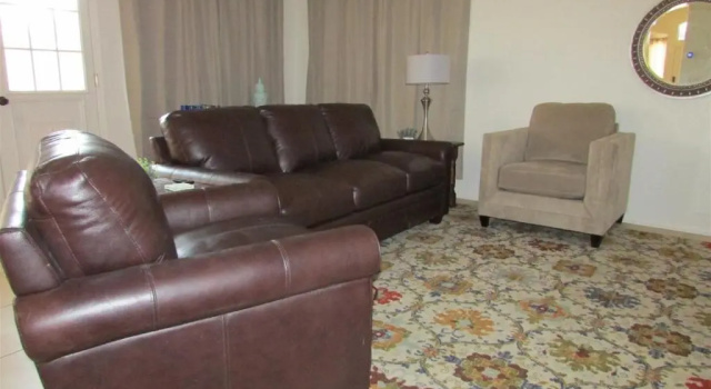Коттедж Cozy house near I-10 with pool heater, hot tub, BBQ