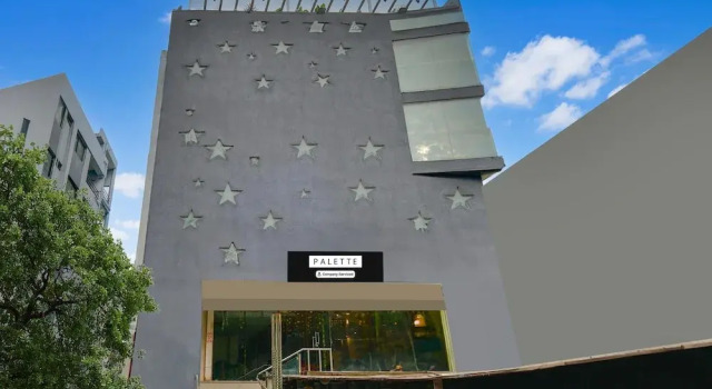 Коттедж Cozy Deluxe Room at Chappan Market Indore