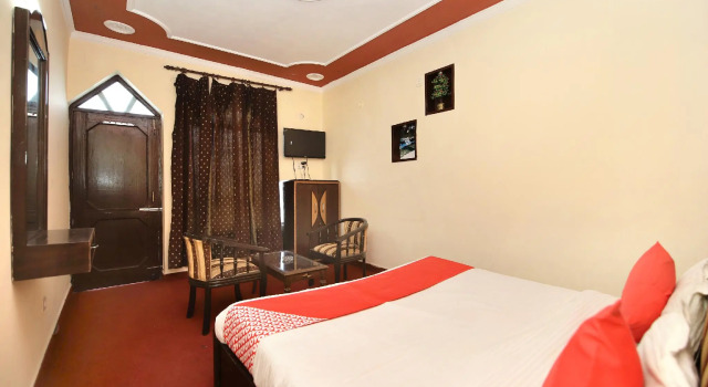 OYO Flagship 35774 Bamboo Safari, Rezerwuj Hotel Hotele w Dhanaulti z parkingiem, Parking