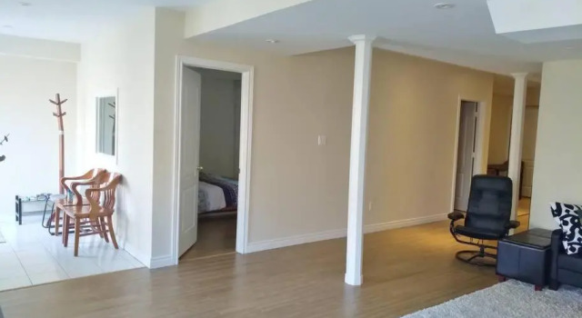 Pet friendly, Walkout Ravine basement, Varaa Hotelli Richmond Hill 