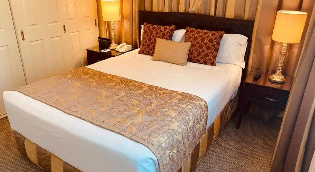 Люкс с 2 комнатами Royal Albert Hotel