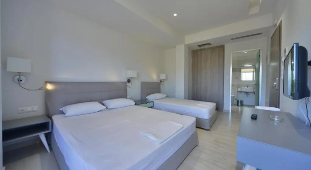 Трёхместный номер Standard с балконом Hotel Kakanakos