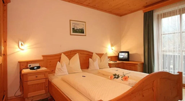 Hotel-Pension Madlgut, Rezerwuj Hotel Hotele w Salzburg z parkingiem, Parking