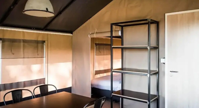 Comfortable Glamping Tent With Wifi in Limburg, Rezervasyon Kamp Alanı Heuvelland kamp ve glamping, Kamp Alanı