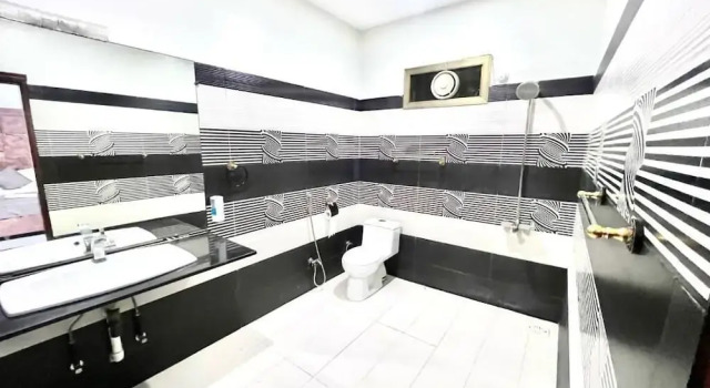 Amada Inn Guest House, Book Pension Hoteller i Gulshan-E-Jamal med parkering, Parkering