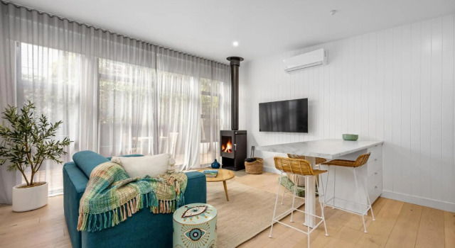 The Love Shack - romantic bungalow, Book Hotel  