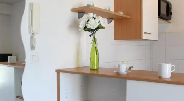 Appartement La Rochelle, 1 pièce, 4 personnes - FR-1-246-61, Rezerwuj Apartament Hotele w Charente-Maritime z parkingiem, Parking