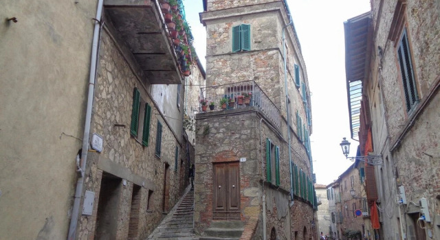 Beautiful Home in Chiusdino With Wifi and 5 Bedrooms