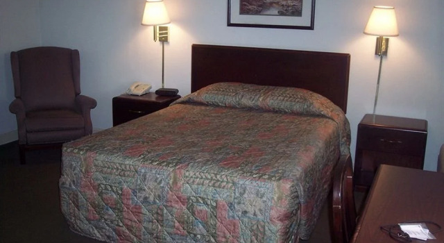 Riverside Inn-Cayce, Забронировать Отель  