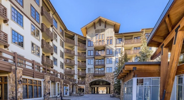 Passage Point 623a Condo by Redawning