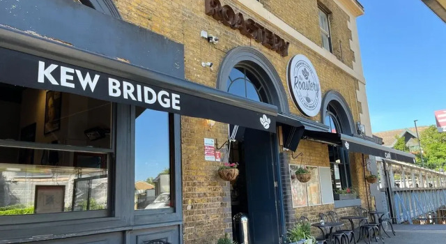 New Spacious 4 Bed Apartment in Kew Bridge, Varaa Huoneisto Asunnot kohteessa Merseyside, Huoneisto