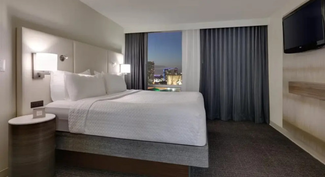 Двухместный номер Premium с балконом Crowne Plaza Dallas Downtown by IHG
