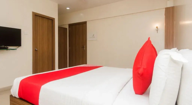 Hotel Kuber Hospitality by OYO Rooms, Забронировать Отель Отели штата Махараштры 3 звезды, 3*