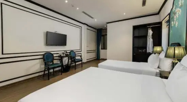 Номер Premium Azen Lakeside Hotel & Travel
