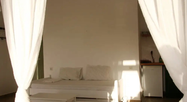 Апартаменты с балконом Armadoros Hotel / Ios Backpackers