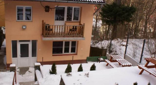 Vila Aleea, Забронировать Отель Синая Sinaia-Azuga-Busteni, рядом с Cable Car Cota 1000-Cota 1400