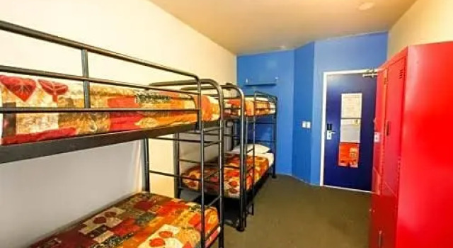 Кровать в общем номере Perth City YHA